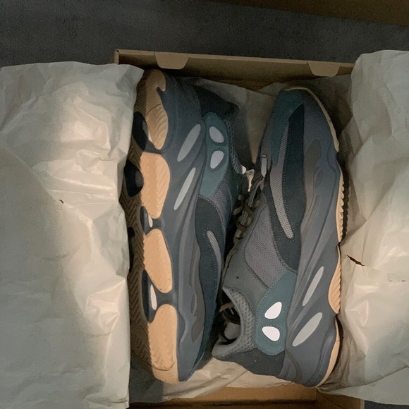Yeezy 700 teal blue - Picture 3 of 5
